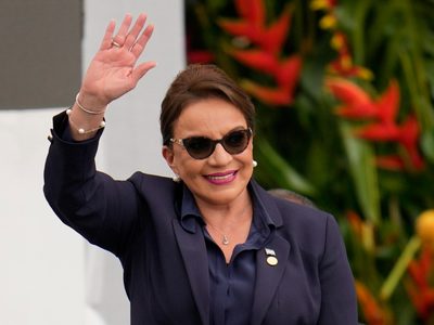 Hondureños se desilusionan de Xiomara Castro en medio de escándalo y cancelación de tratado con EU