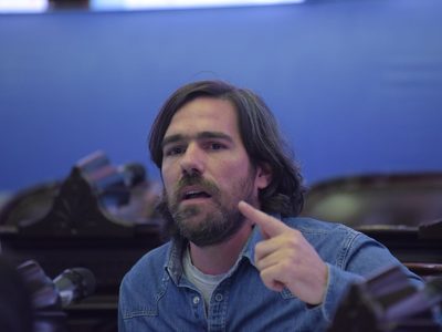 Del Caño pidió que la vacunación pase a manos de los trabajadores de la salud