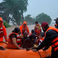 Mortales inundaciones en India causan masivos destrozos al oeste del país