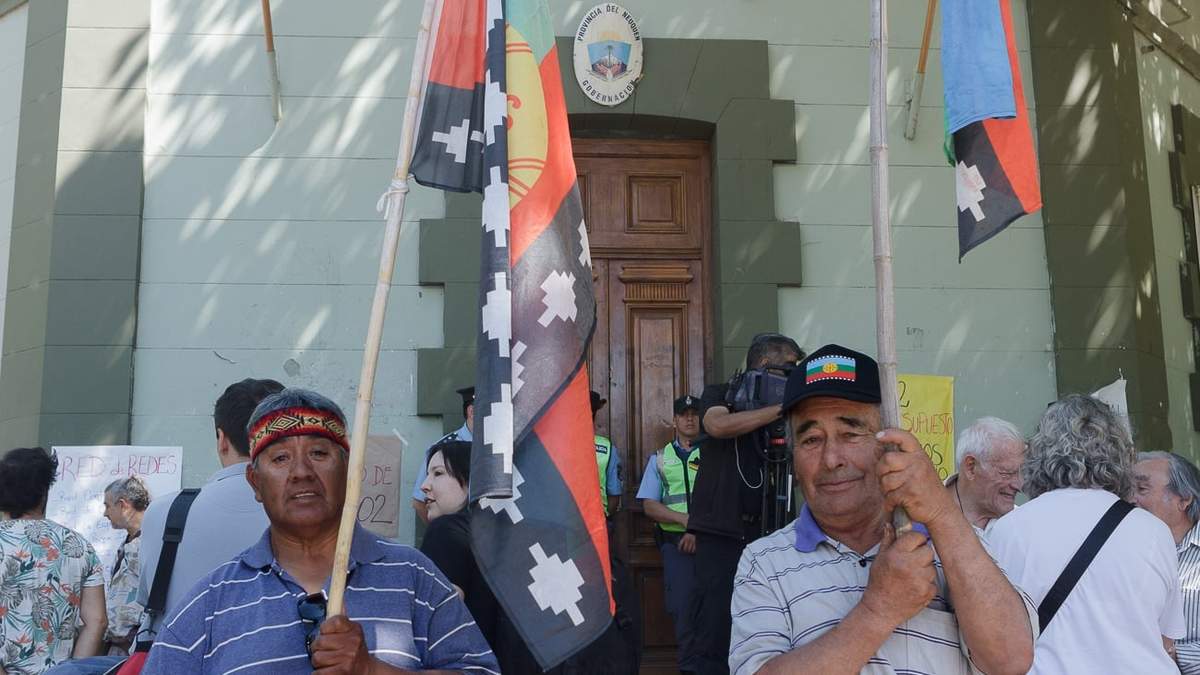 Mapuches protestaron frente a Casa de Gobierno. Fuente: (Emiliano Ortiz)