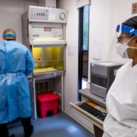 BioNTech y Pfizer inician pruebas de vacuna contra covid-19 en humanos