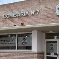 Ingresaron al patio de una casa en Plottier y robaron una camioneta que tenía el motor encendido
