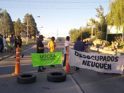 Neuquén y Cipolletti: terminó el piquete de desocupados de la UOCRA