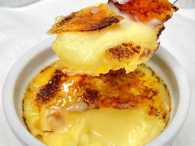 Más económico de lo que pensabas: con 3 ingredientes podés hacer creme brulé, el postre francés más delicado