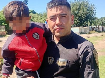 Un policía salvó a un niño de tres años de ser arrollado por un tren