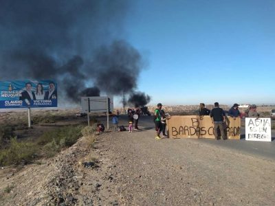 Reclamo en la Bajada del Maida: vecinos cortan la ruta para que empiecen las obras