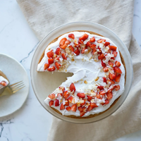 Con una sola receta salen 2 budines de coco y frutilla: probá esta versión fit para la merienda más rica