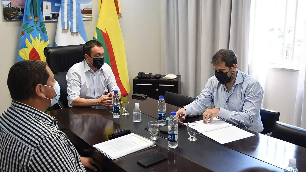 El interventor del ENARGAS y las autoridades de Florencio Varela. Fuente: (Twitter)