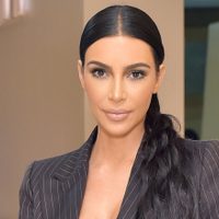 ¡Qué manera de hacerlo! Kim Kardashian hace que la veas una y otra vez hasta el infinito ¡Tremenda!