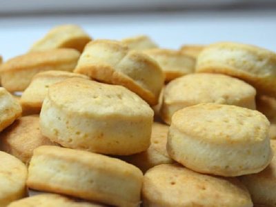 Solo 2 ingredientes y listos en minutos: los bizcochitos caseros que son un éxito