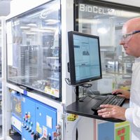 Oxford confirma que su vacuna es eficaz contra variante británica de covid-19