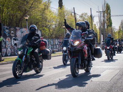 La motocaravana pasó por Cutral Co y seguirá hasta  San Martín de los Andes