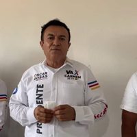 Balean camioneta en la que viajaba esposa de candidato a la alcaldía de Ciudad del Carmen
