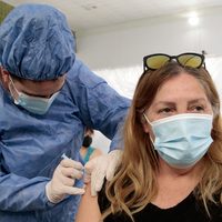Cuáles son las prevenciones que se deben tener a pesar de contar con las dos vacunas