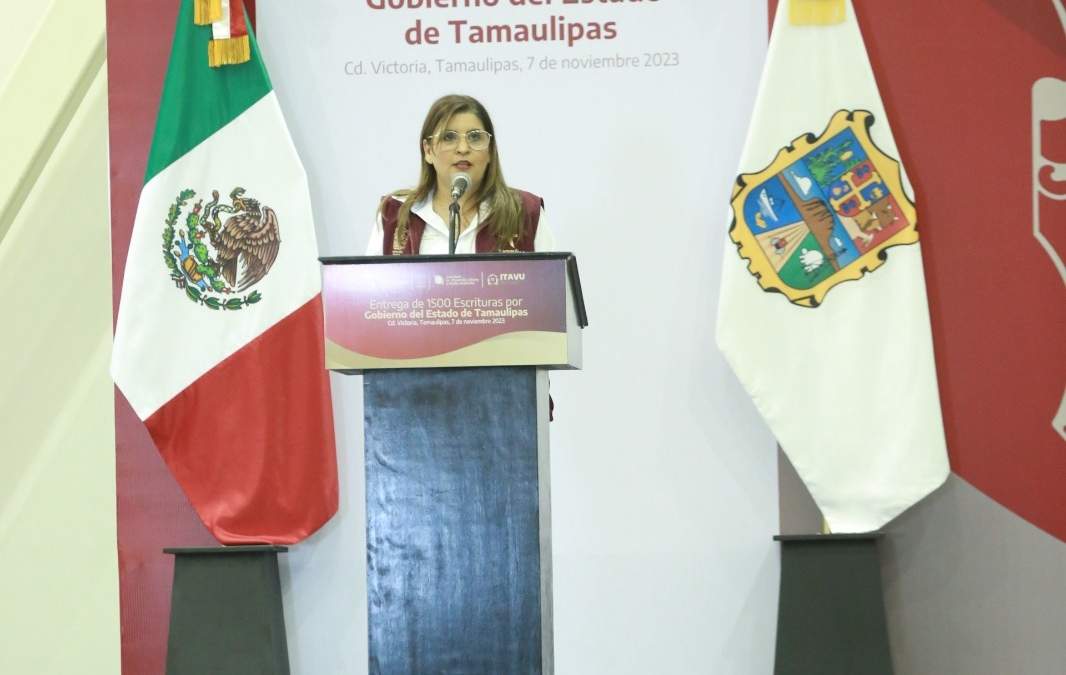 Entrega Américo escrituras a 1,500 familias tamaulipecas