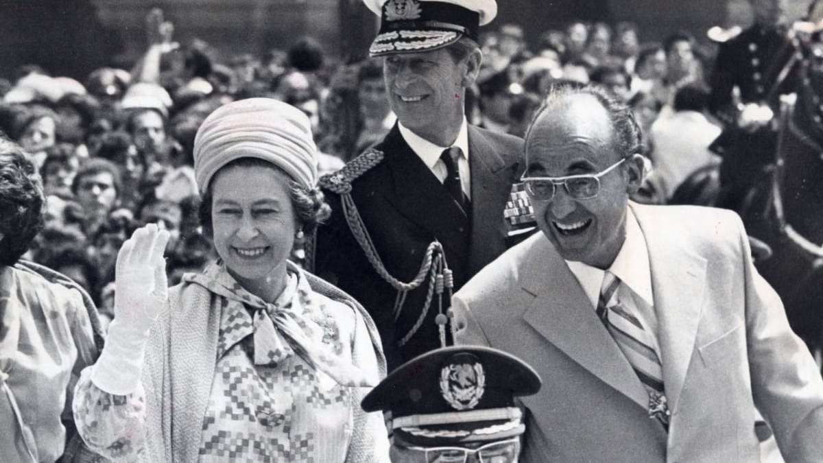 La reina Isabel II, Felipe de Edimburgo y Luis Echeverría Álvarez