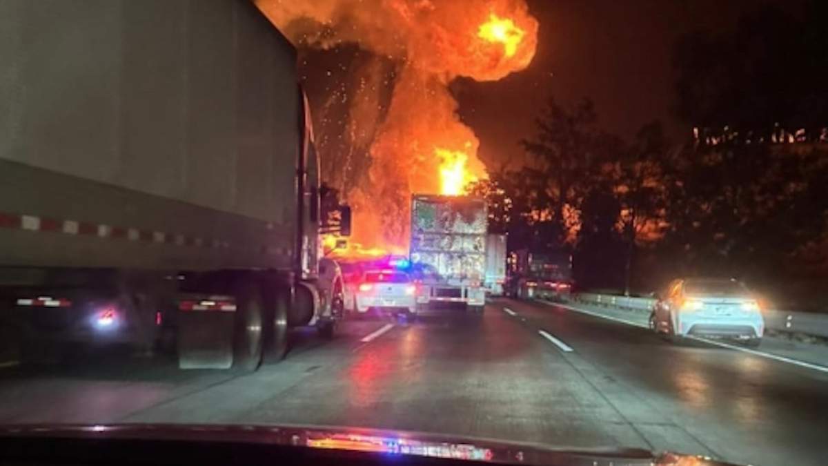 Las columnas de fuego provocadas por el incendio
