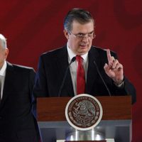 Presentan decálogo en defensa de mexicanos en EU