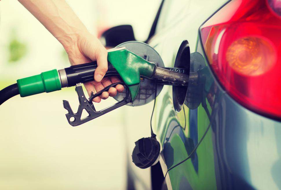 Carga de combustible. (Fuente: Twitter)