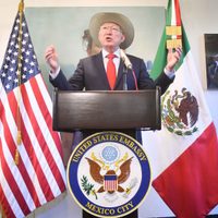 Ken Salazar admite que EU es "parte del problema" del consumo de drogas y del tráfico de armas