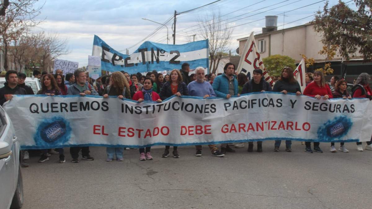 Marcha de antorchas en Centenario. Fuente: (CD)