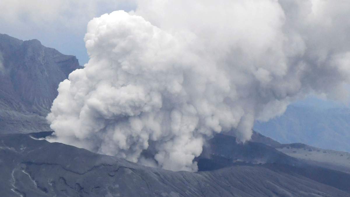 Erupción en el Monte Aso, Japón. Fuente: (Twitter)