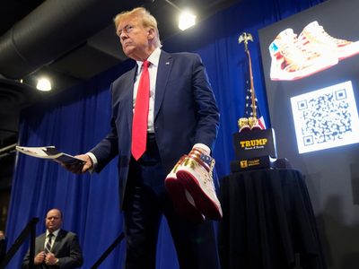 Expertos alertan por posibles conflictos de interés en negocios de la familia Trump