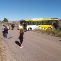 Un colectivo de Autobuses Neuquén con 30 pasajeros perdió el control por una falla mecánica