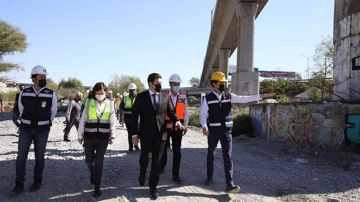 Samuel García, gobernador de Nuevo León, recorre las obras del Metro