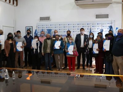 Gaido regularizó la situación habitacional de 18 familias de Neuquén Capital