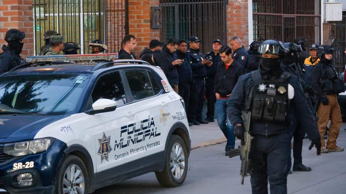 Despliegue policiaco en el sitio de la doble ejecución
