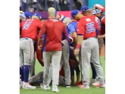 Así fue la lesión de Edwin Díaz en un festejo; se pierde el juego ante México (Videos)