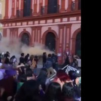 Destituyen a Subsecretario de Seguridad de Colima por usar gas lacrimógeno contra mujeres en 8M