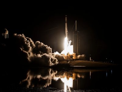 ¿Por qué SpaceX recibirá casi mil millones de dólares de la NASA?