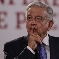 AMLO tilda de "cretinos y corruptazos" a opositores de la reforma electoral al INE