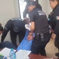 Sacan a la fuerza a gerente de Simas de Piedras Negras investigado por irregularidades (Video)