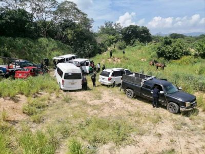 Interceptan a más de 100 migrantes que viajaban hacinados en seis camionetas, en Chiapas
