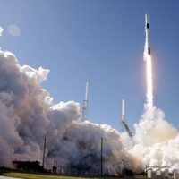 Lanzan el nanosatélite mexicano 'AztechSat-1” en cohete Falcon 9