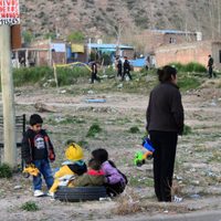 Pese a los récord de Vaca Muerta, la pobreza aumentó en el conglomerado Neuquén-Plottier