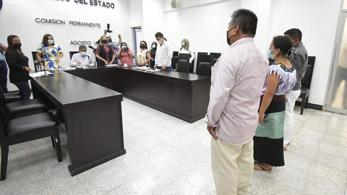 Legisladores locales tomaron protesta a los tres concejales nombrados por las 86 comunidades y 18 barrios de la cabecera municipal de Pantelhó