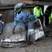 Al menos 18 muertos por una avalancha de lodo provocada por las fuertes tormentas en Quito