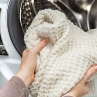 El secreto para lavar tus sweaters de lana en tiempo récord y que no se achiquen