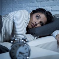 Dormir con el estómago vacío: qué dice la psicología y cómo impacta en el descanso
