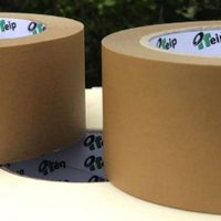 Si tenés rollos de cinta adhesiva vacíos, no los tires: armá esta fabulosa idea para tener en tu mesa de luz