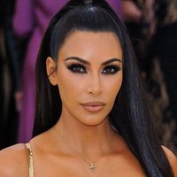 ¡Parte la tierra! Kim Kardashian y un outfit fantástico. ¡A la medida justa!