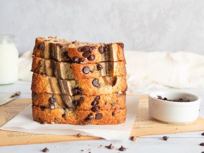 Budín de coco keto con chips de chocolate: listo en pocos minutos y suavecito para disfrutar en la merienda