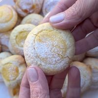 Pepas de lima y chocolate blanco: para comer lo más rico en estos días tan fríos, con un té o mates