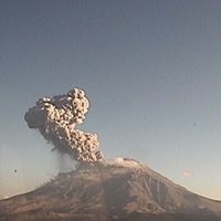 Cenapred reporta ligera actividad del volcán Popocatépetl