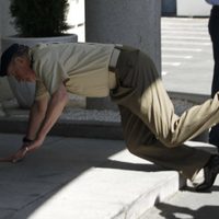 Da pena verlo así: el Rey Juan Carlos volvió a caerse y ahora se teme lo peor