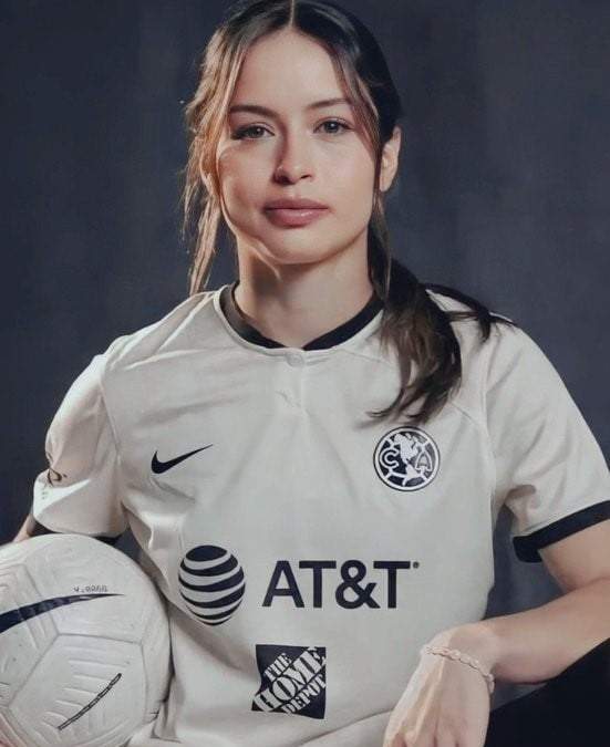 Scarlett Camberos